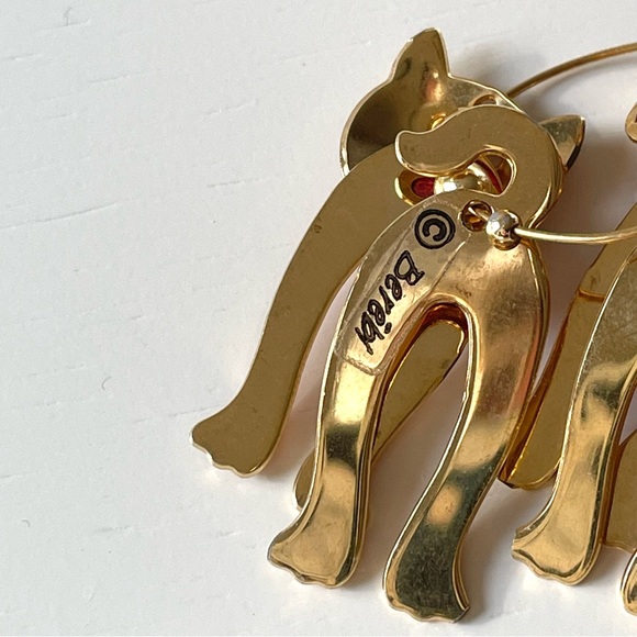 Vintage signed Berebi goldtone & enamel cat articulated hoop earrings pink red - Picture 7 of 13